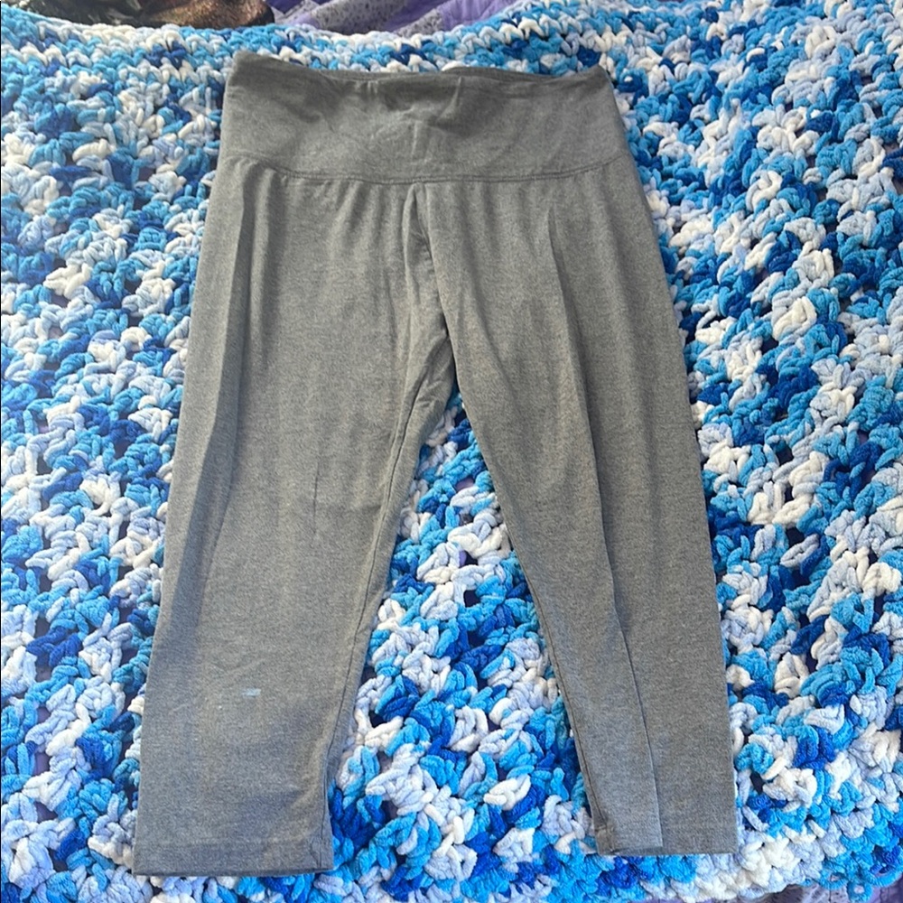 Women’s cropped leggings large